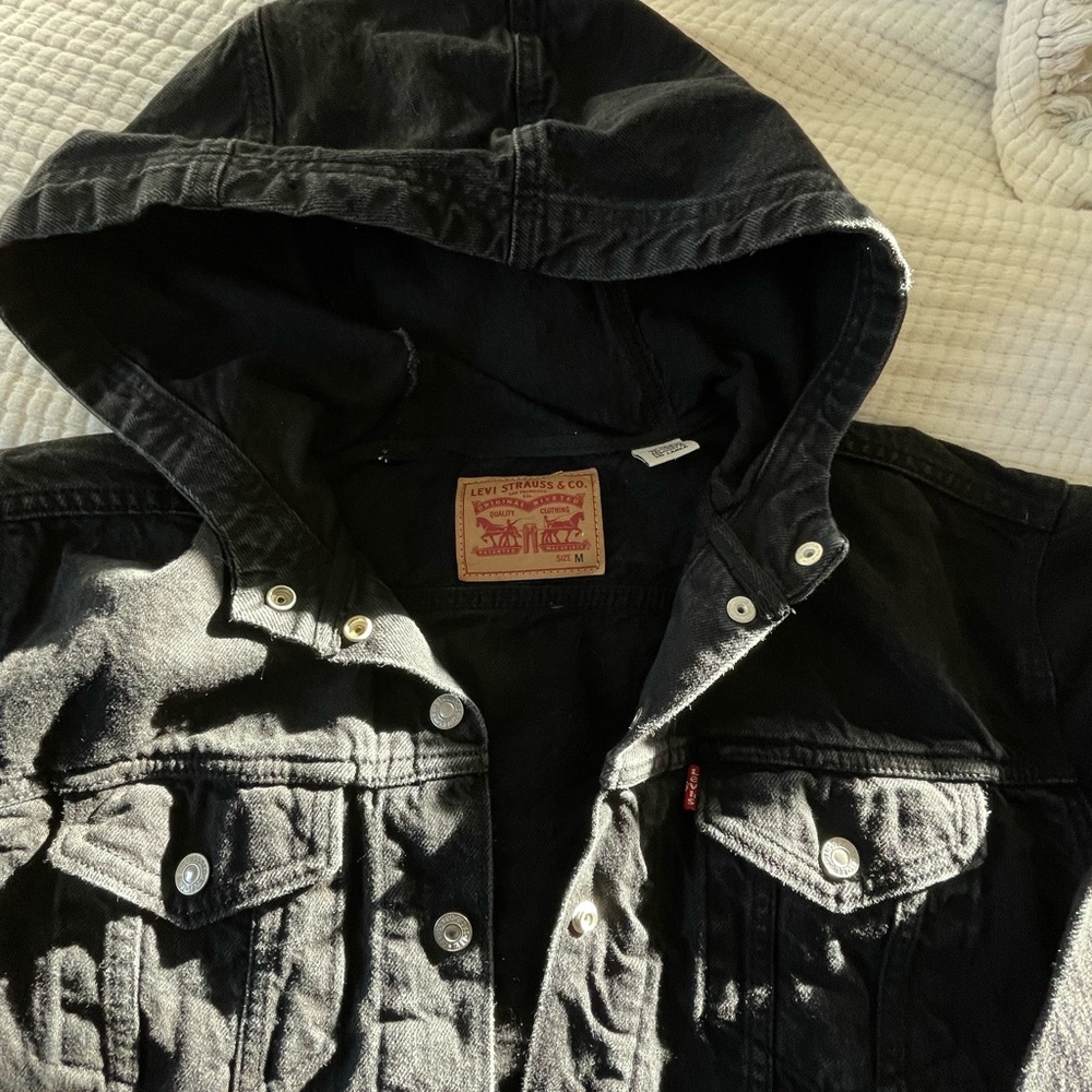 Levi’s Cropped Denim Jacket